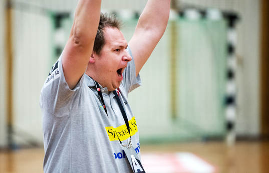 Mats Engblom, tränare Ystad, jublar