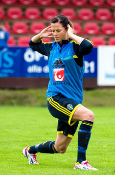 Sveriges Lotta Schelin gör fysövningar