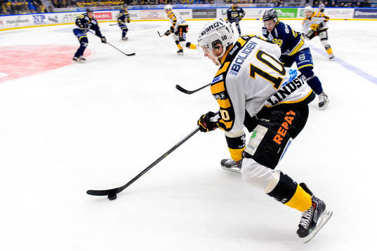 Skellefteås Joakim Lindström med pucken