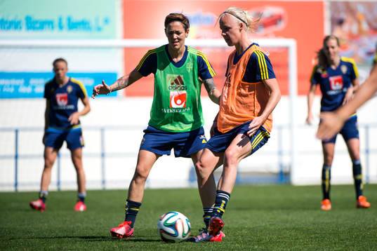 Sveriges Therese Sjögran och Caroline Seger
