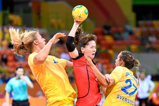 Sveriges Linnea Torstensson och Sabina Jacobsen och Koreas