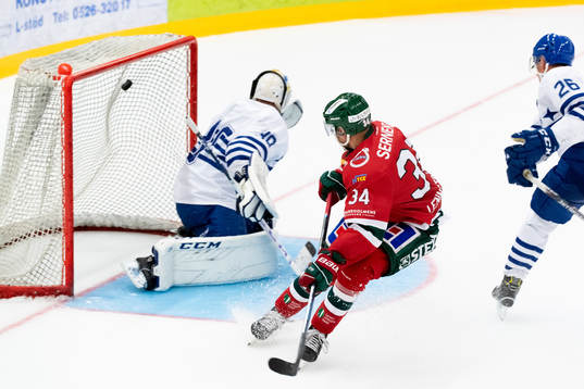 Frölundas Theodor Lennström gör 3-2