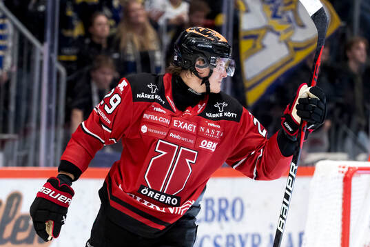 Örebros Milton Oscarson jublar