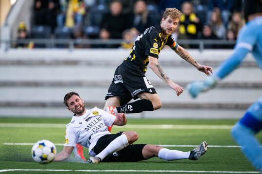 Mjällbys Axel Norén och Häckens Simon Gustafson